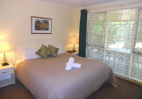 Bright Highland Valley Cottages - Broome Tourism 6