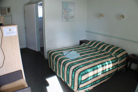 Lake Forbes Motel - Broome Tourism 6