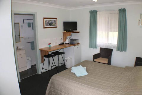 Lake Forbes Motel - Broome Tourism 5