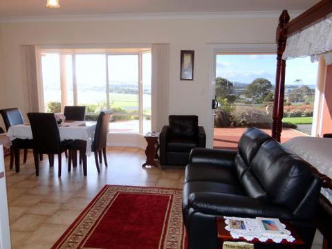 Close Encounters Bed & Breakfast - Broome Tourism 4