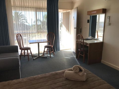 Holiday Lodge Motor Inn - Broome Tourism 5