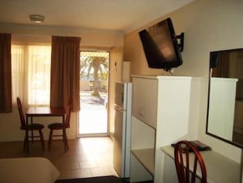 Holiday Lodge Motor Inn - Broome Tourism 6