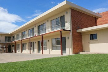 Seven Pines Motor Inn - Broome Tourism 0