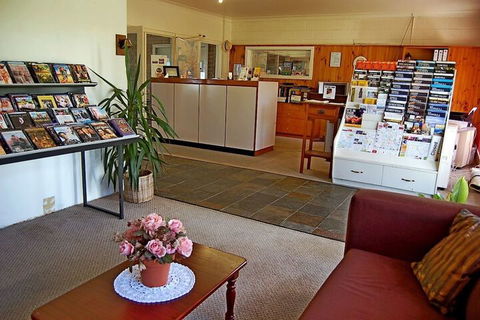 Meningie's Waterfront Motel - Broome Tourism 1