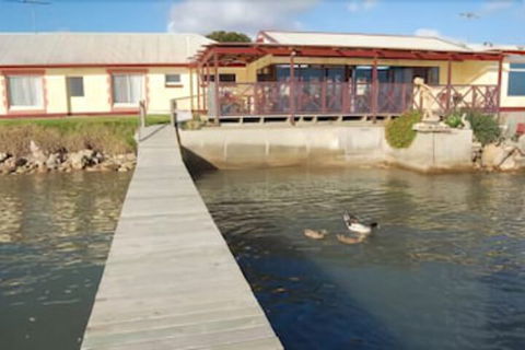 Meningie's Waterfront Motel - Broome Tourism 0