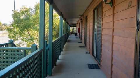 Deniliquin Country Club Motor Inn - Broome Tourism 0