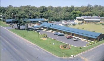 Deniliquin Country Club Motor Inn - Broome Tourism 2