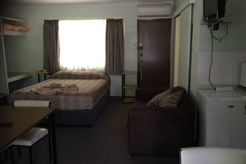 Warrumbungles Mountain Motel - Broome Tourism 5