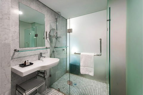 Contemporary Room, Roof Terrace, Stay In The City - Broome Tourism 4