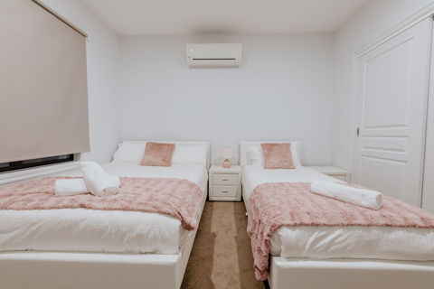 116glen Manor 3 - Broome Tourism 6