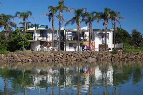Beachfront 1 25 Willow Street - Broome Tourism 3