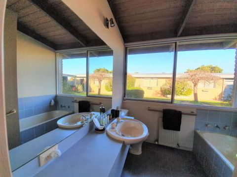 GRACEDALE HILLS HOMESTEAD - Broome Tourism 3