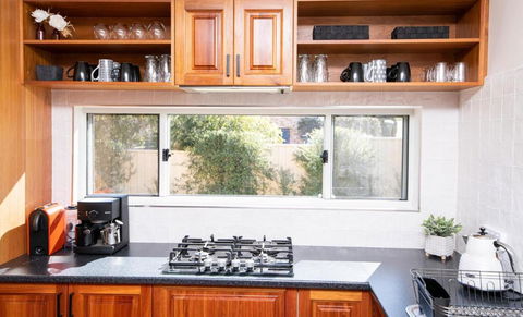 Roselawn Entertainer Large & Luxurious Sleeps 12 - Broome Tourism 5