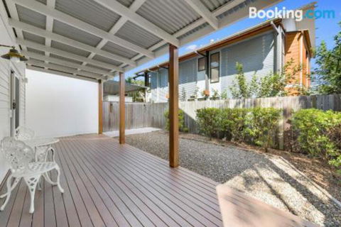 Mudjimba Island Beach House - Broome Tourism 5