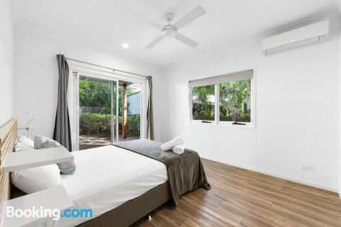 Mudjimba Island Beach House - Broome Tourism 4