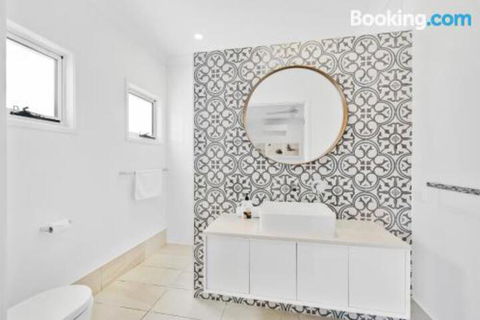 Mudjimba Island Beach House - Broome Tourism 0