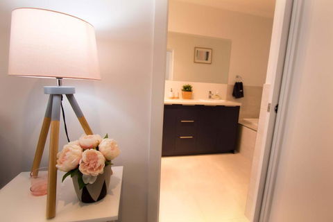 Contemporary â€˜Espritâ€™ With River Reserve Access - Broome Tourism 1