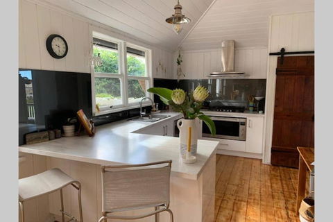 Stunning Queenslander - Broome Tourism 5