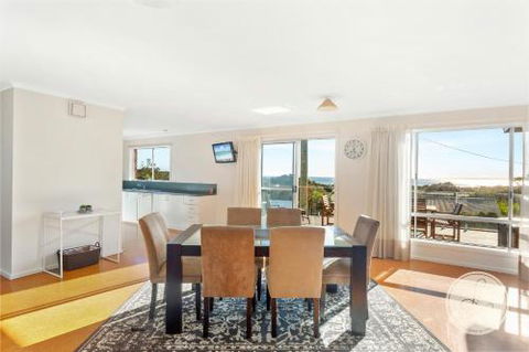 TASSIE SEASIDE SERENITY LAbode Accommodation - Broome Tourism 4