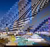 Luxurious Apartment Heart of Surfers - Broome Tourism