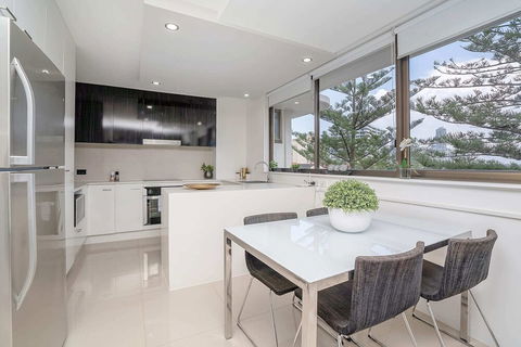 Grand Bright Modern Home - Broome Tourism 6