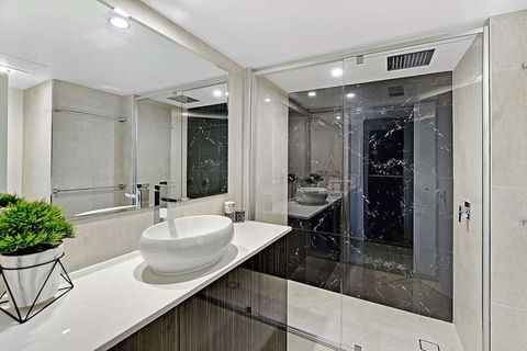 Grand Bright Modern Home - Broome Tourism 5