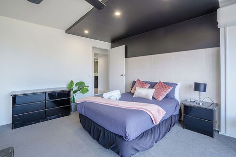 Grand Bright Modern Home - Broome Tourism 2