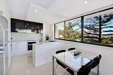 Grand Bright Modern Home - Broome Tourism 4