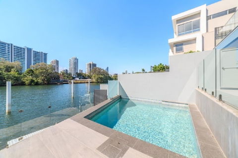 GC Private Homes - Waterfront Villas - Broome Tourism 1