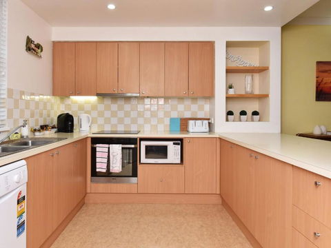Villa Joie De Vie Located Within Cypress Lakes - Broome Tourism 6