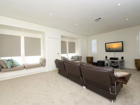 Echo Beach House 16 Reflections Dr Luxurious House With Magnificent Pool & Ducted Air - Broome Tourism 3