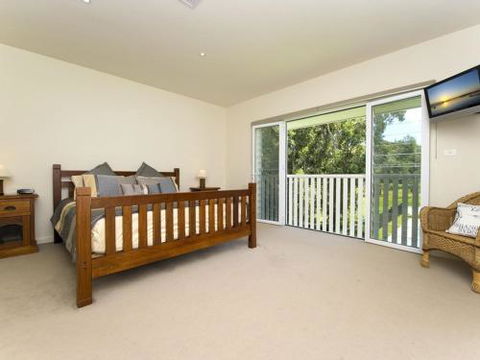 Echo Beach House 16 Reflections Dr Luxurious House With Magnificent Pool & Ducted Air - Broome Tourism 1