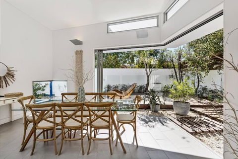 Ultimate Light & Space Noosa Heads - Broome Tourism 2