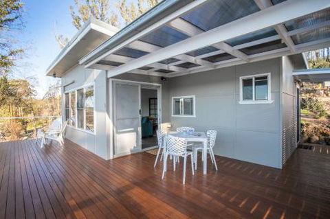Home On The Water 21 Evans St. Lake Conjola - Broome Tourism 6