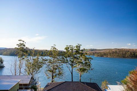 Home On The Water 21 Evans St. Lake Conjola - Broome Tourism 1