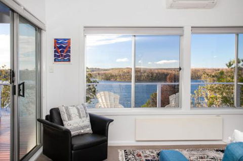 Home On The Water 21 Evans St. Lake Conjola - Broome Tourism 5