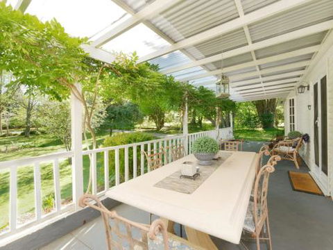 Redwood Cottage Burradoo Getaway Southern Highlands 4pm Check Out Sunday - Broome Tourism 1
