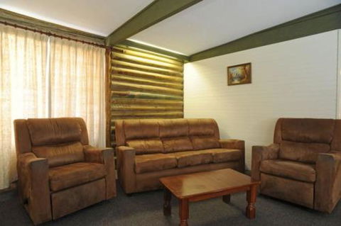 Lakes Entrance Log Cabins - Broome Tourism 5