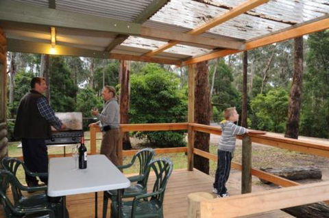 Lakes Entrance Log Cabins - Broome Tourism 2