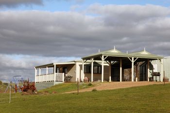 Clunes Cabins Rejuvenate Stays - Broome Tourism 0