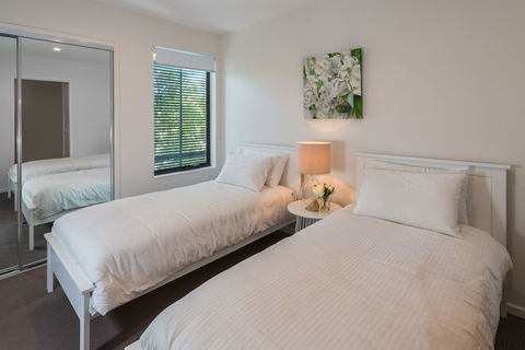 Round About Bulimba - Broome Tourism 3