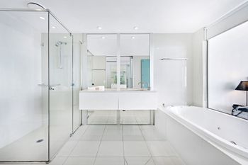 Sensational Q1 Surfers Paradise Resort Living - Broome Tourism 4