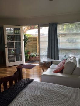 Nutgrove Beach Studio Apartment - Broome Tourism 1