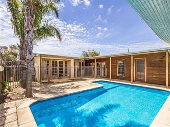 Hidden Oasis - Broome Tourism 0