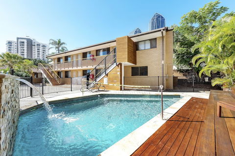 Maxmee Resort Hostel - Broome Tourism 0