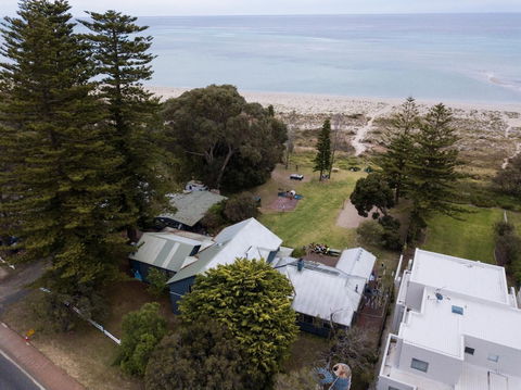 Dunsborough Beachouse YHA Backpackers - Broome Tourism 2