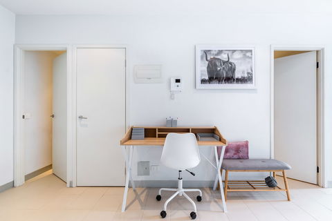 Ella, 1BDR Melbourne Apartment - Broome Tourism 5