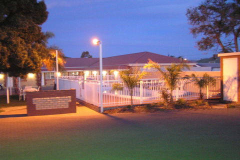 Charles Rasp Motor Inn & Cottages - Broome Tourism 1