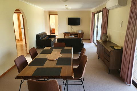 Annies Holiday Units - Broome Tourism 1