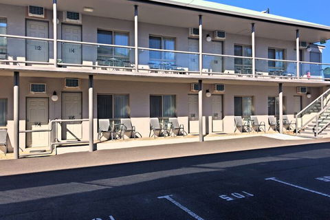 New England Motor Inn - Broome Tourism 3